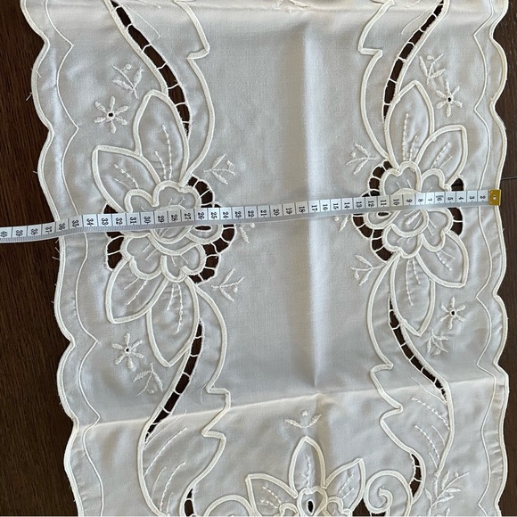NWOT Table Cloth/Runner - Picture 6 of 7